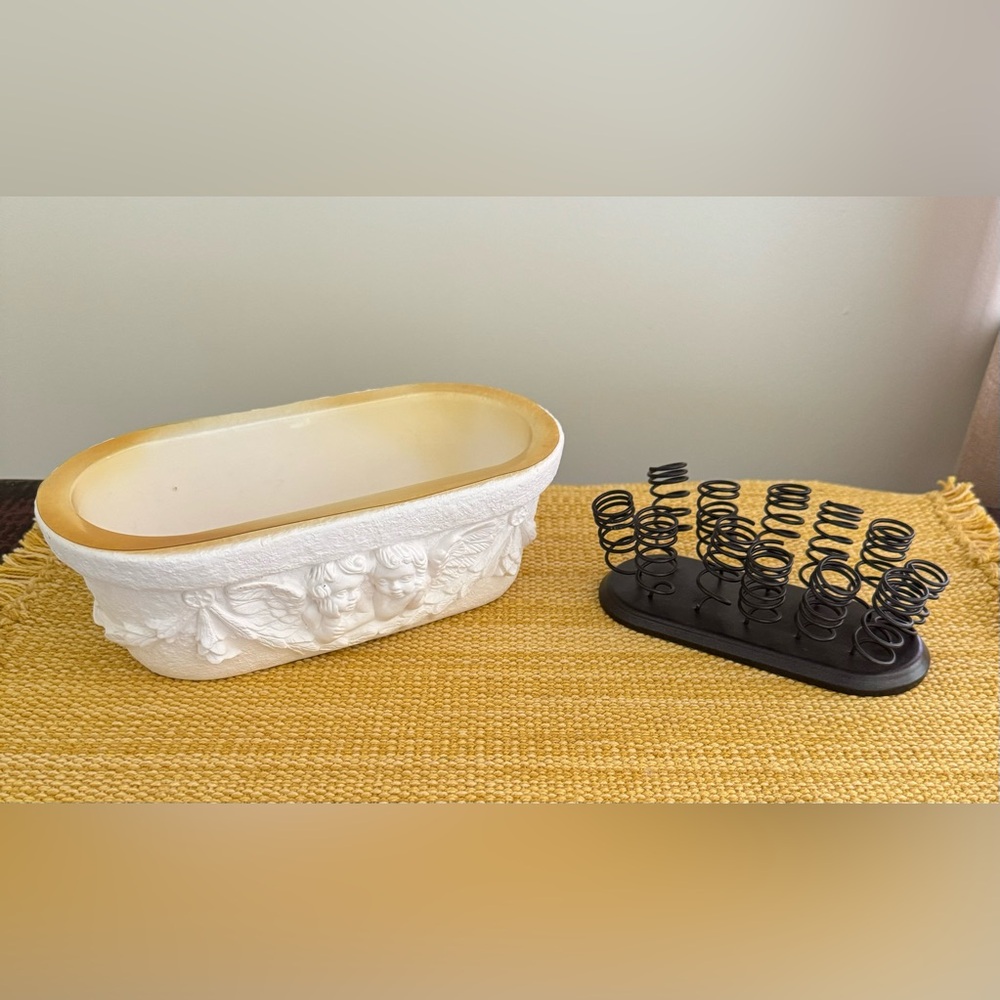 Resin White Planter with Plastic Insert, and a Wire Flower Arranger